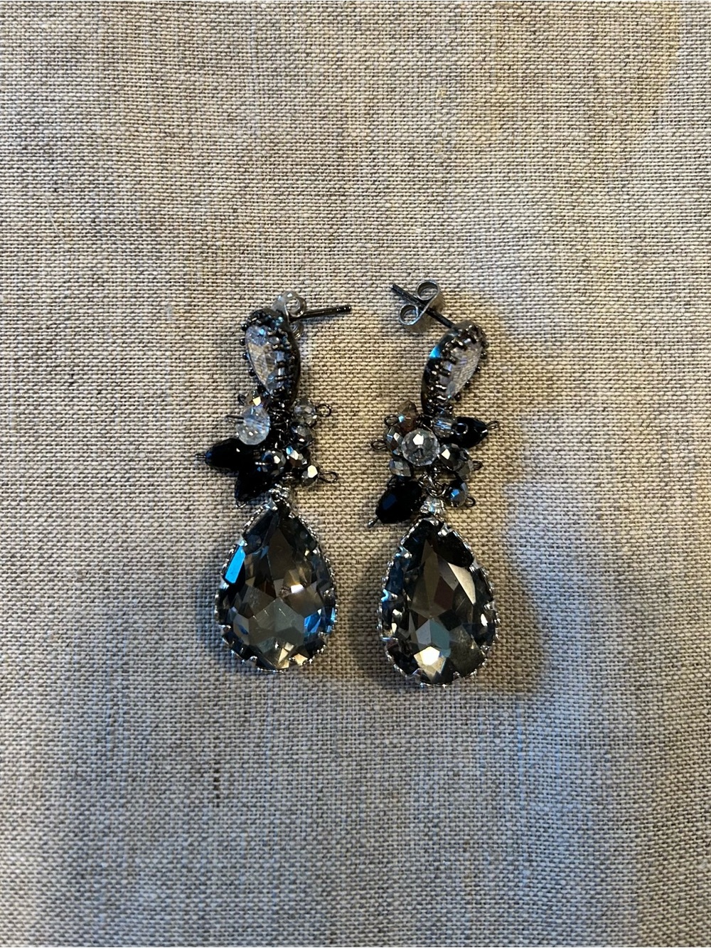 Elegant Black Crystal Teardrop Dangle Earrings